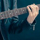 Akustische Gitarre nach klassischem Prinzip stimmen