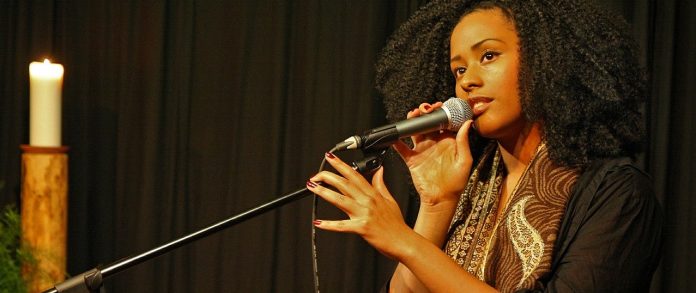 Optimale Haltung und Atmung fürs Singen Optimale Haltung und Atmung fürs Singen
